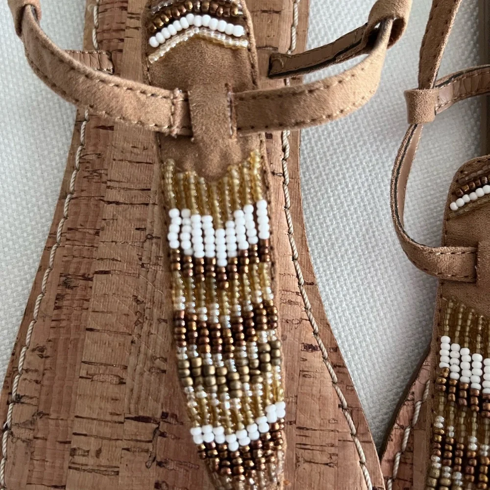 Bass Women's Tan Beaded T‑Strap Sandals Size 9 1/2 NWOT - Picture 2 of 5